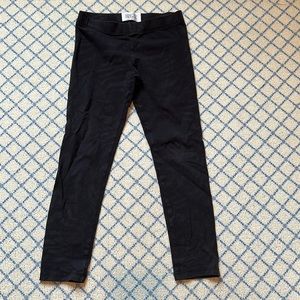 Black leggings with subtle animal print in size 5/6Y